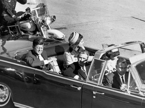 В Конгрессе США озвучили новую версию убийства президента Джона Кеннеди после снятия с дела грифа «секретно» В Конгрессе США озвучили новую версию убийства президента Джона Кеннеди после снятия с дела грифа «секретно»