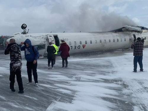 Опубликовано видео крушения в Торонто самолёта Delta Airlines (ВИДЕО)