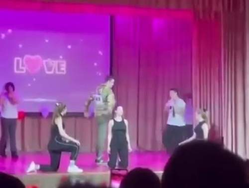 В школе Киева на спектакле под бурные аплодисменты «вырубили сотрудника ТЦК» (ВИДЕО)