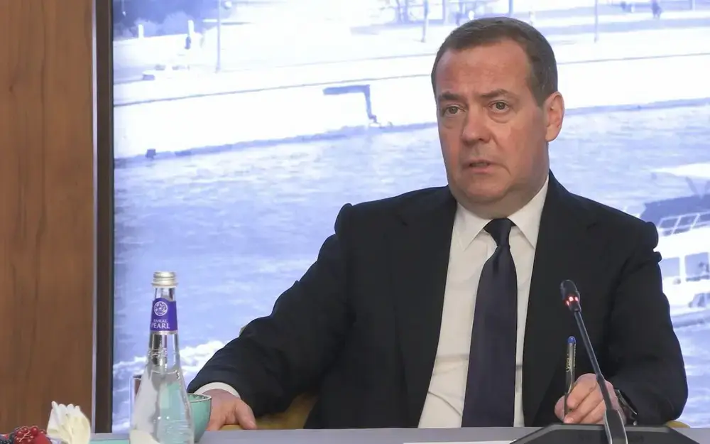 Медведев назвал Зеленского «ряженой куклой», попавшей в неприятную ситуацию