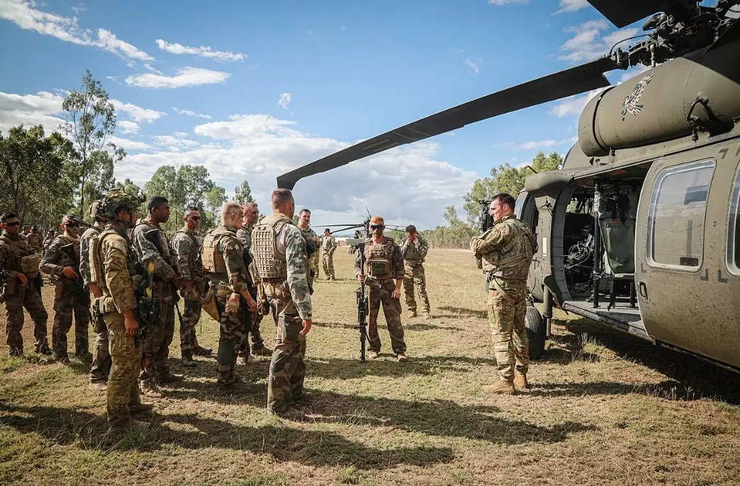 30 тысяч военных и авиация США близ украинских границ: Лондон и Париж разрабатывают план гарантий для Киева