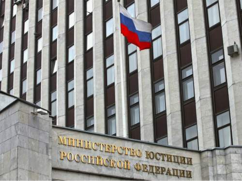 Минюст внес в реестр иноагентов экс-ведущую Первого канала Жанну Агалакову* и комика Антона Лирника*