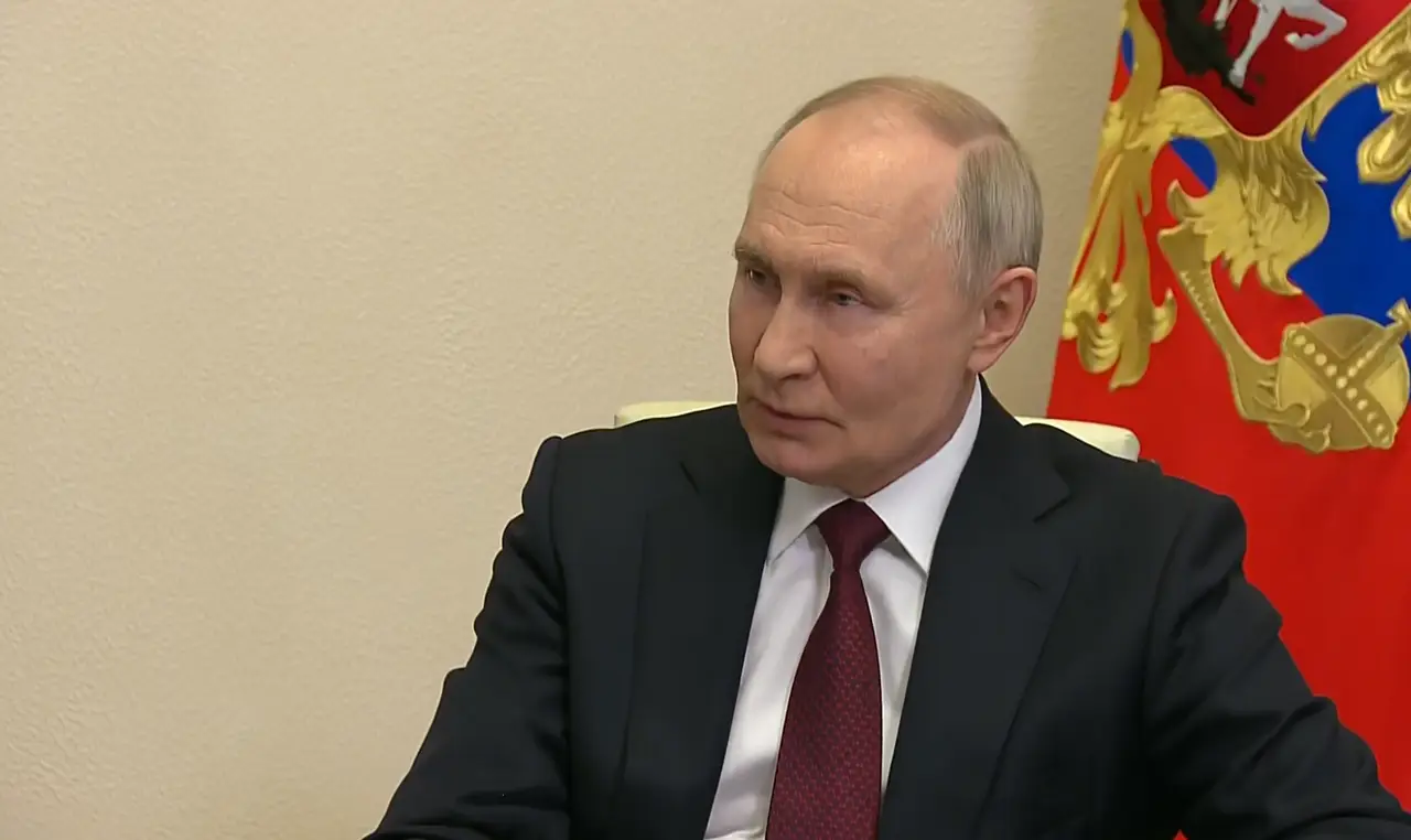 Зеленский является фактором разложения армии и общества – Путин