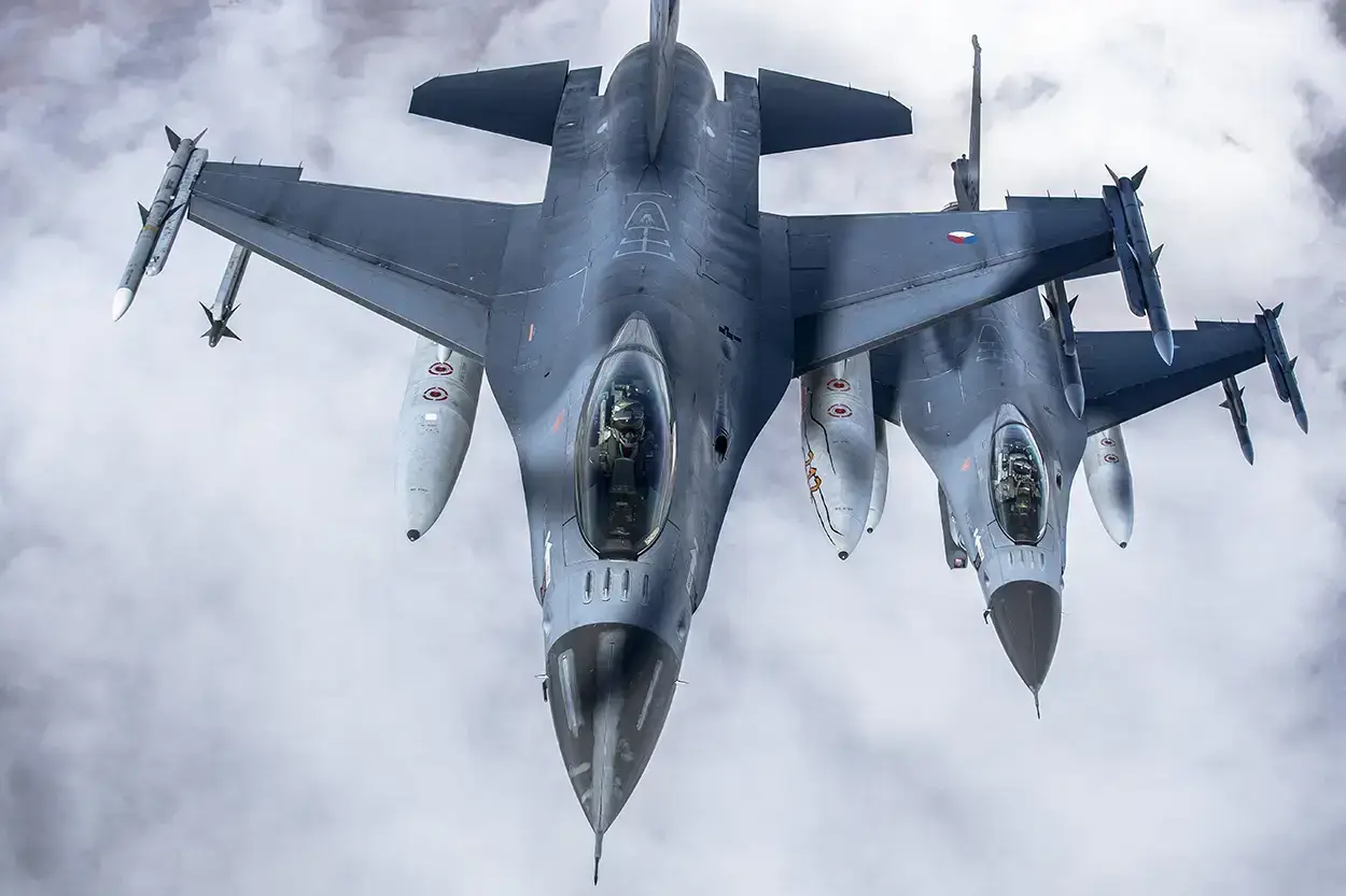 Курский фронт: ВСУ используют F-16 в надежде остановить наступление ВС РФ на Суджу Курский фронт: ВСУ используют F-16 в надежде остановить наступление ВС РФ на Суджу