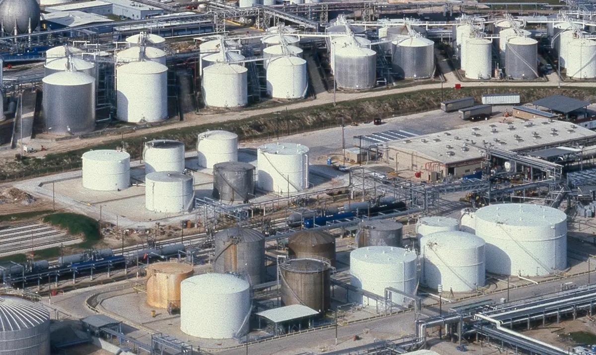 Мировые запасы топлива упали до 25-летнего минимума