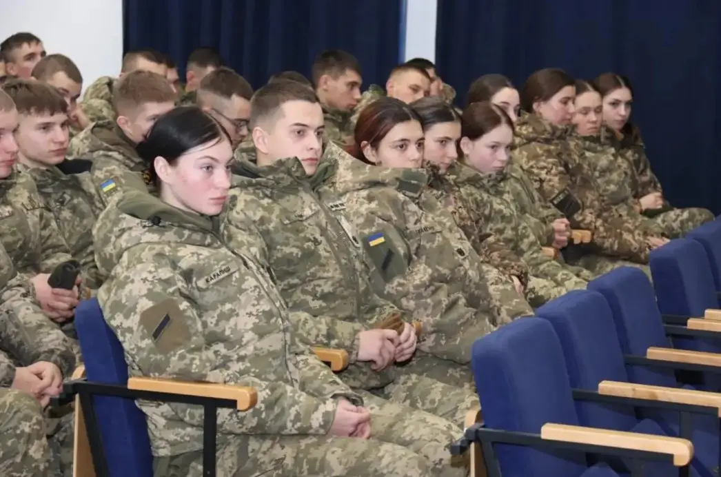 Украинские ТЦК начнут подбирать будущих штурмовиков и мехводов со школьной скамьи