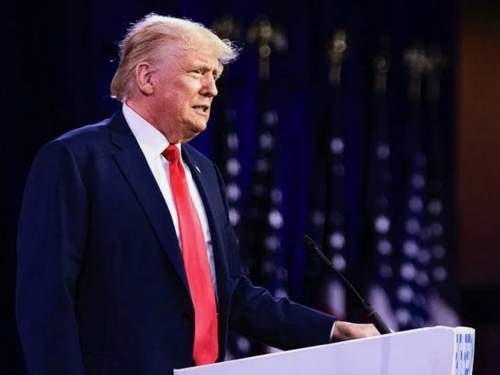 Reuters: Трамп намерен лишить статуса беженца 240 тыс. украинцев в США