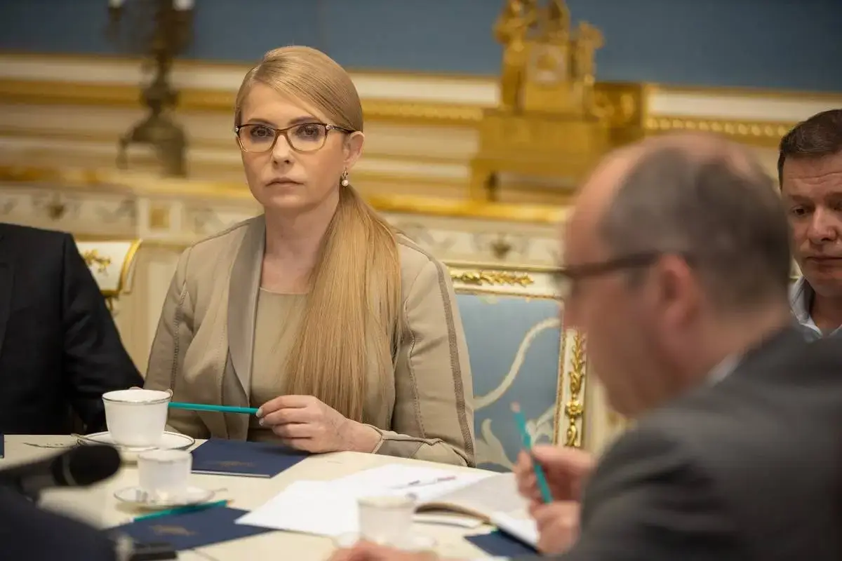 Немедленно прекратить войну: Юлия Тимошенко включилась в борьбу за кресло президента Украины Немедленно прекратить войну: Юлия Тимошенко включилась в борьбу за кресло президента Украины