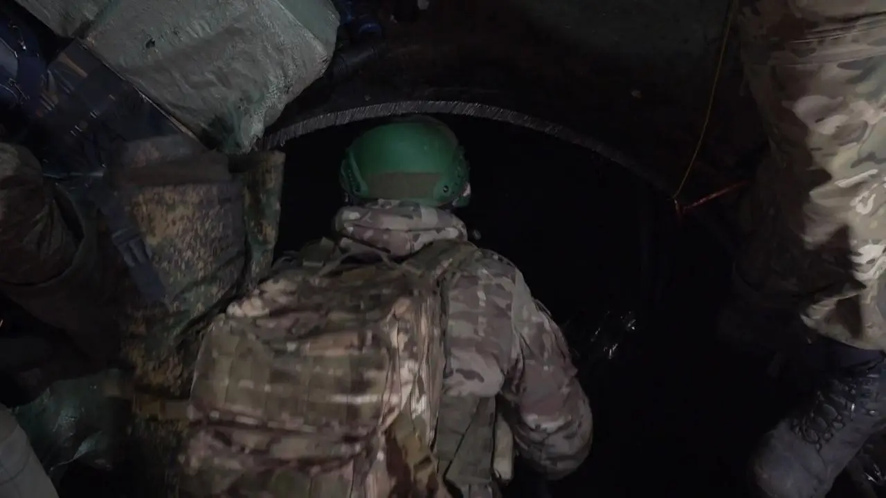 «Горели легкие, текли слезы»: опубликованы детали выхода российских бойцов в тыл 7-тычной группировки ВСУ через газовую трубу «Горели легкие, текли слезы»: опубликованы детали выхода российских бойцов в тыл 7-тычной группировки ВСУ через газовую трубу