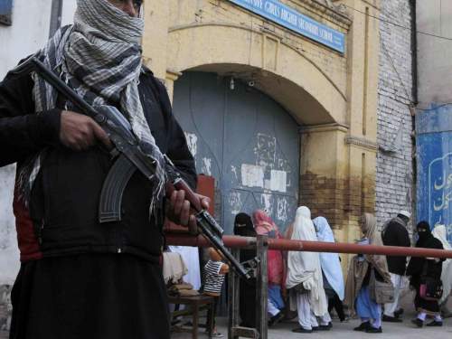 Daily Mail: в Пакистане боевики в поезде взяли в заложники 450 пассажиров (ВИДЕО) Daily Mail: в Пакистане боевики в поезде взяли в заложники 450 пассажиров (ВИДЕО)