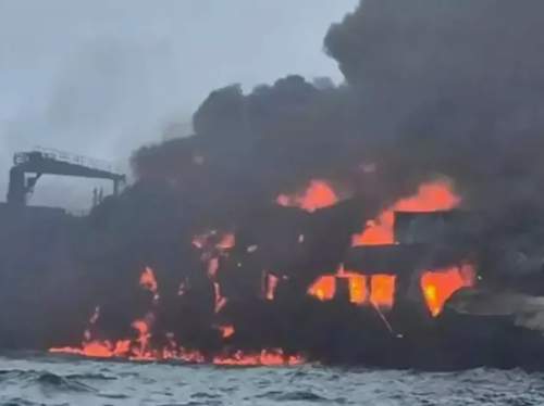 Момент мощного удара ВС РФ по судну в порту Одессы попал на видео (ВИДЕО)