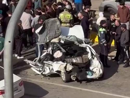БТР раздавил автомобиль в Махачкале: опубликовано жуткое видео (ВИДЕО)