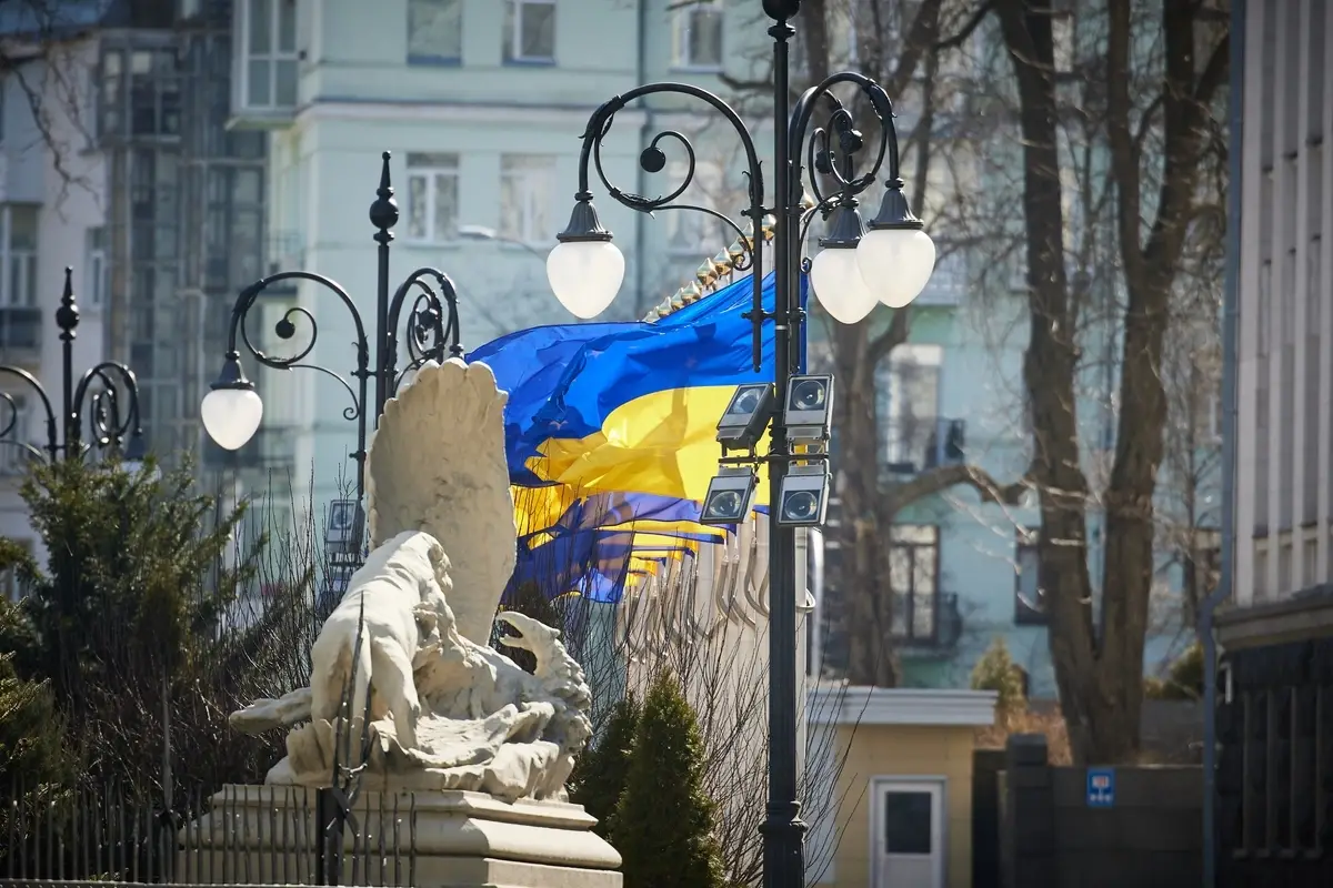 Олигархи Украины желают сместить Зеленского и пытаются наладить связь с Москвой Олигархи Украины желают сместить Зеленского и пытаются наладить связь с Москвой