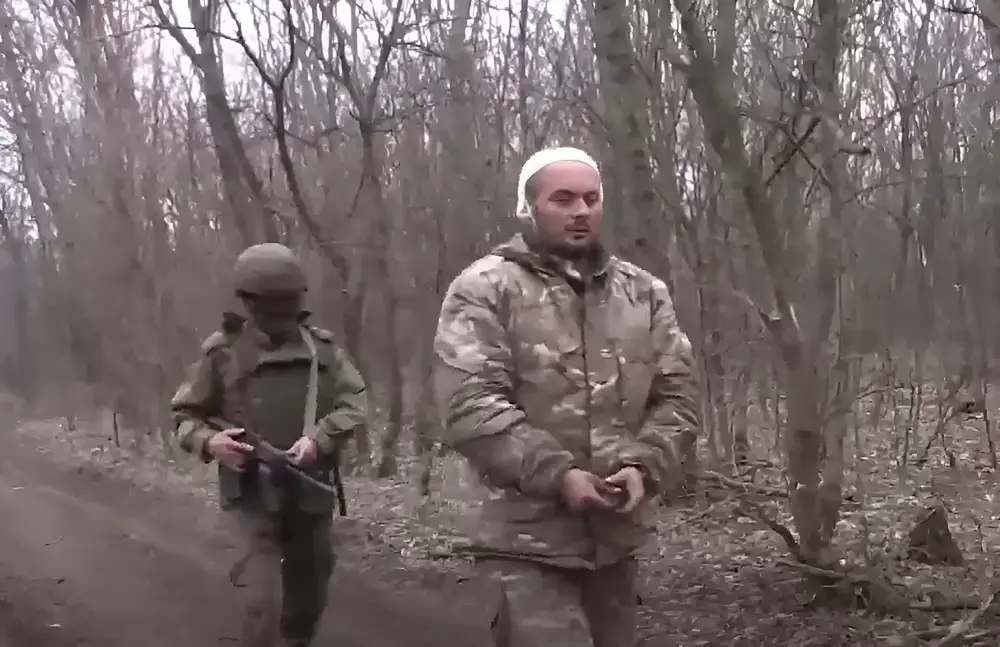 «Понял, что как только я отойду, он выстрелит в спину»: танкист ВС РФ взял в плен боевика ВСУ, одолев его в рукопашной схватке «Понял, что как только я отойду, он выстрелит в спину»: танкист ВС РФ взял в плен боевика ВСУ, одолев его в рукопашной схватке