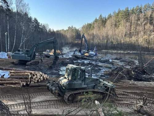 В Литве уже неделю ищут американского военного из затопленной бронемашины (ФОТО, ВИДЕО) В Литве уже неделю ищут американского военного из затопленной бронемашины (ФОТО, ВИДЕО)