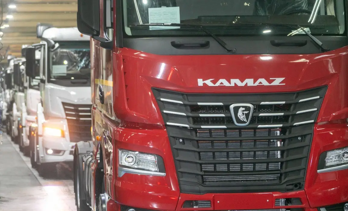 Наплыв китайских грузовиков уронил прибыль КамАЗа в 28 раз
