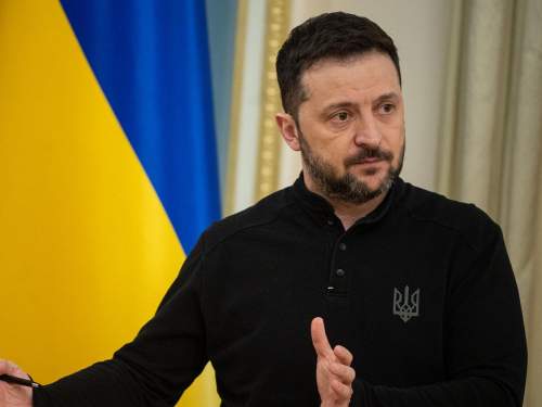 Украинским школьникам выдали восхваляющие Зеленского учебники