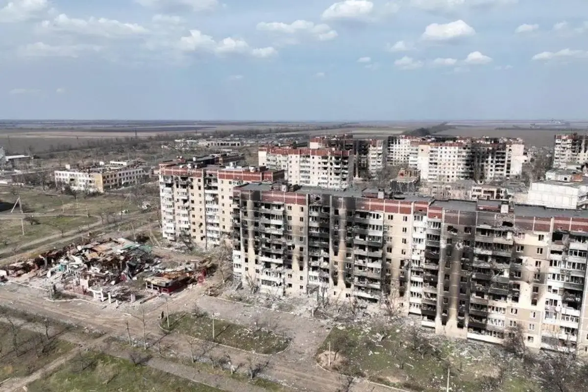Российский FPV-дрон заснял прилет четырех УМПК-500 по многоэтажкам в Покровске Российский FPV-дрон заснял прилет четырех УМПК-500 по многоэтажкам в Покровске