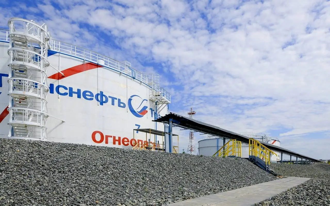 Нефть по привычке: Чехия продолжает тратить до €1,5 млрд в год на закупку российского сырья Нефть по привычке: Чехия продолжает тратить до €1,5 млрд в год на закупку российского сырья
