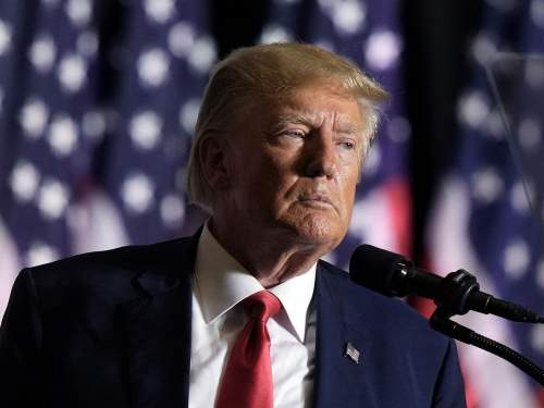 Трамп потребовал от России прекратить бомбардировки Украины