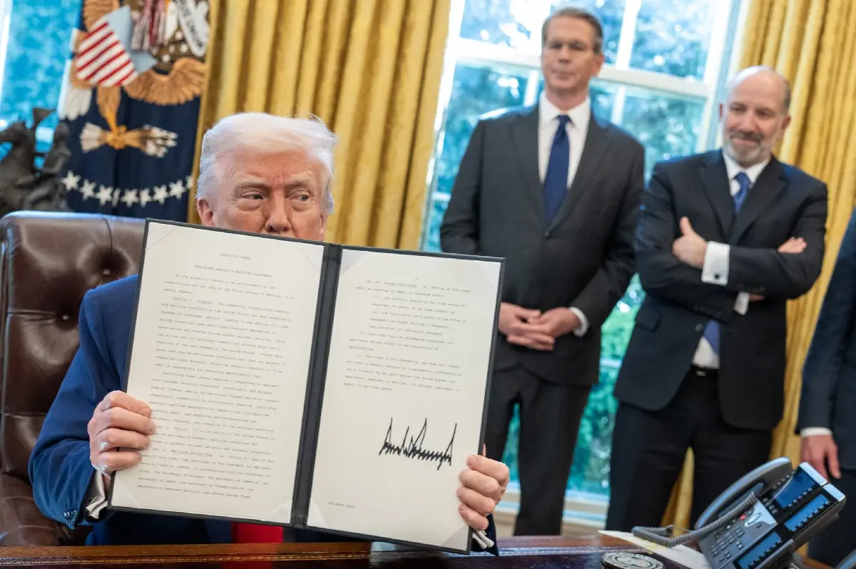 «Голый король» Трамп усиливает давление на Россию
