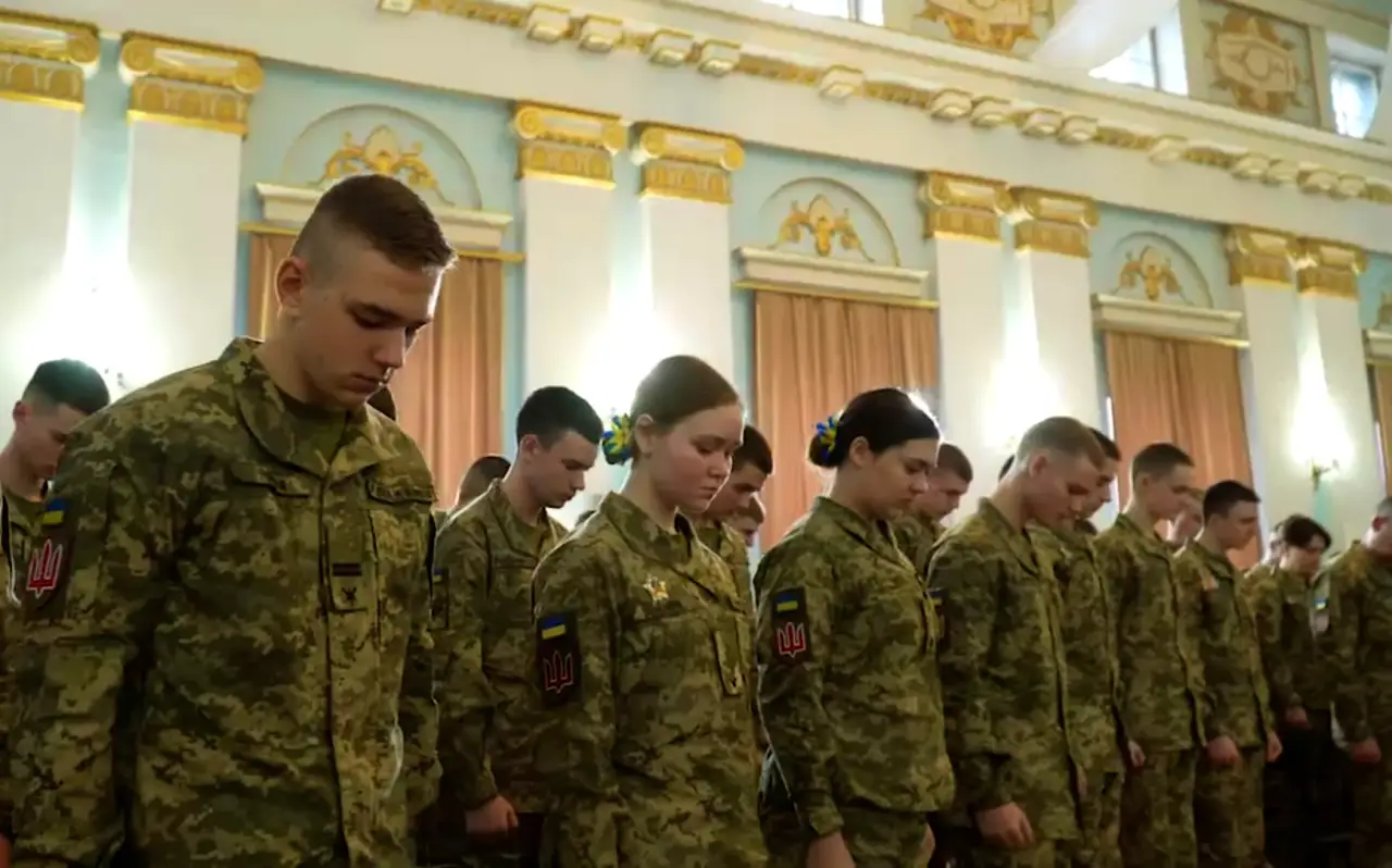 Молодые украинцы отказались воевать: в пункты мобилизации пришли лишь 500 человек Молодые украинцы отказались воевать: в пункты мобилизации пришли лишь 500 человек