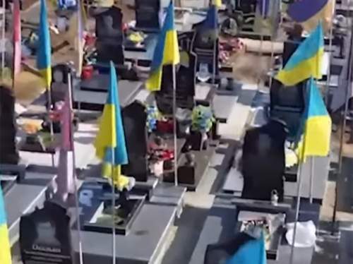 &laquo;Город мертвых&raquo;: огромное военное кладбище в Харькове сняли с дрона (ВИДЕО)