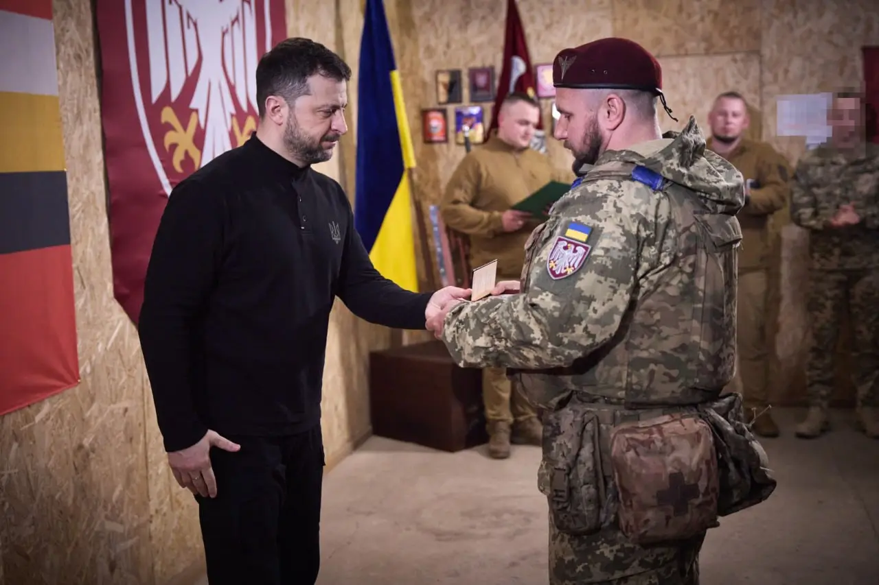 Проще заплатить, чем показать удостоверение: на Украине набирает обороты «дегероизация» боевиков ВСУ