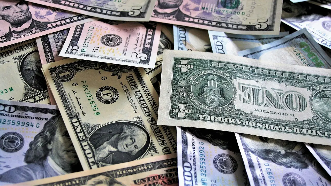 Bloomberg: Украина снизила «долг» перед США с 300 до 100 млрд долларов