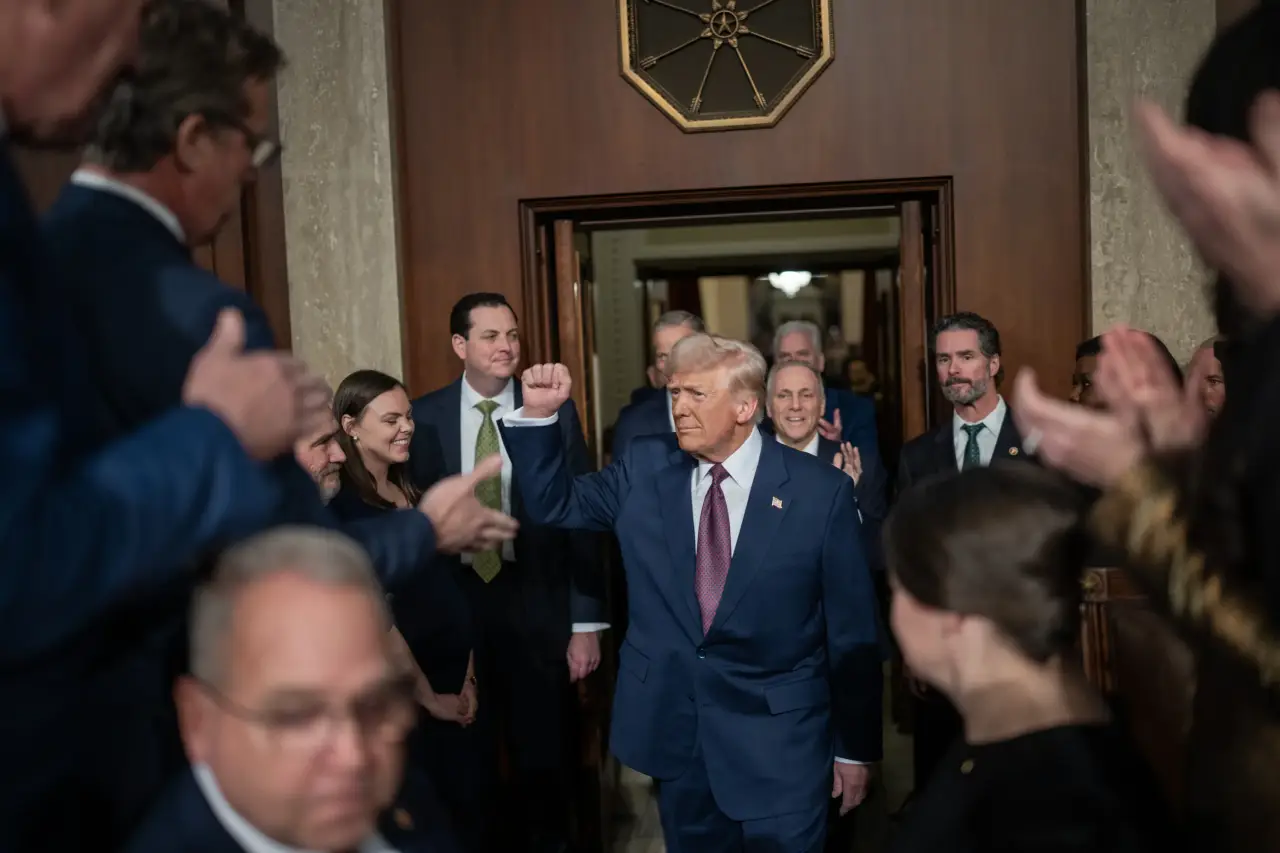 Трамп тайно облагает налогами американских потребителей Трамп тайно облагает налогами американских потребителей