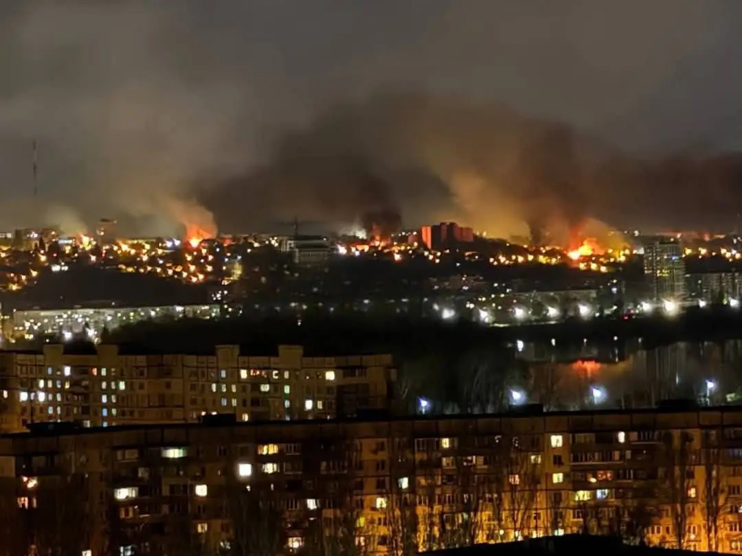 Поражены склады с боеприпасами и ПВД личного состава: ВС РФ и ВСУ обменялись ночными ударами БПЛА Поражены склады с боеприпасами и ПВД личного состава: ВС РФ и ВСУ обменялись ночными ударами БПЛА