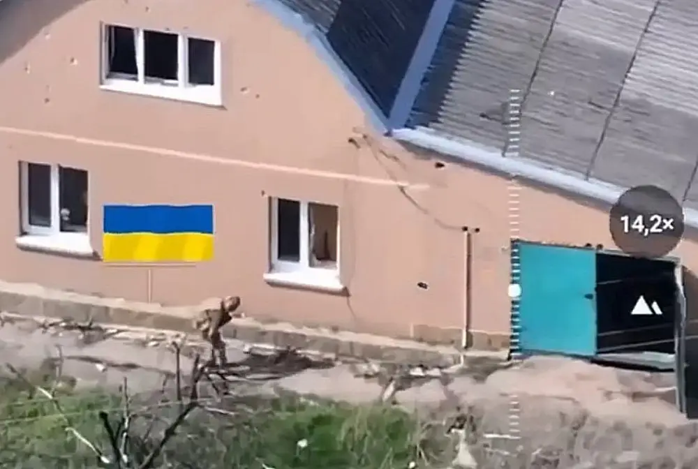 Дрон заснял неудачную попытку штурма боевиками ВСУ позиции российских военных Дрон заснял неудачную попытку штурма боевиками ВСУ позиции российских военных