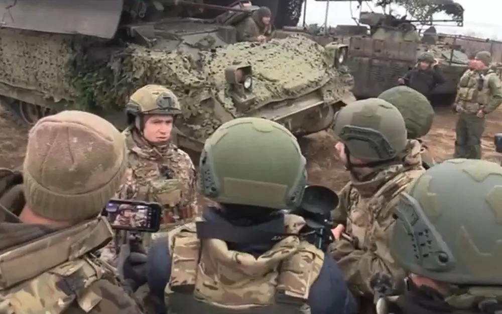 БМП Bradley в курском приграничье теперь повоюют за Россию БМП Bradley в курском приграничье теперь повоюют за Россию
