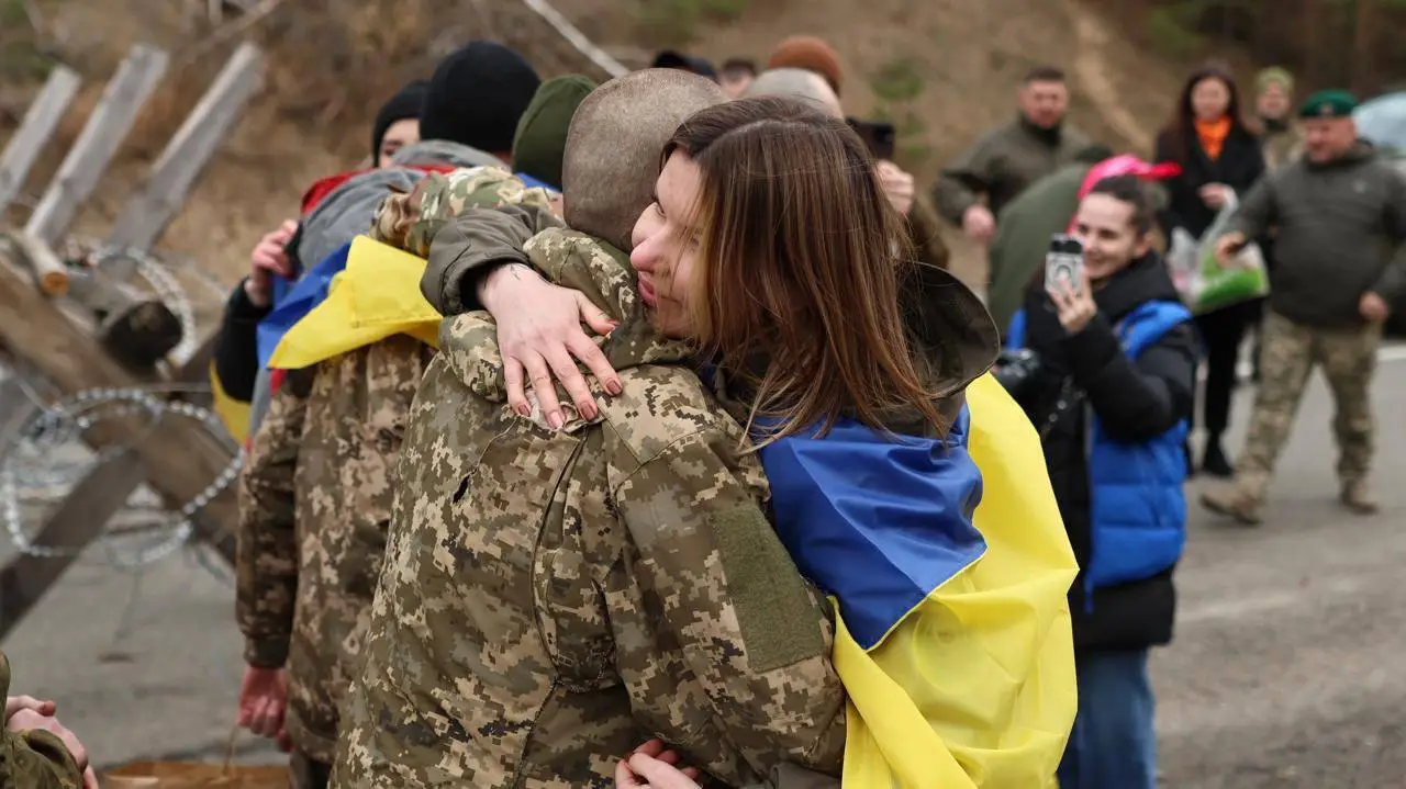 «Оденьте их в юбки и не трогайте»: на Украине нашли новый способ, как пристыдить уклоняющихся от мобилизации «Оденьте их в юбки и не трогайте»: на Украине нашли новый способ, как пристыдить уклоняющихся от мобилизации