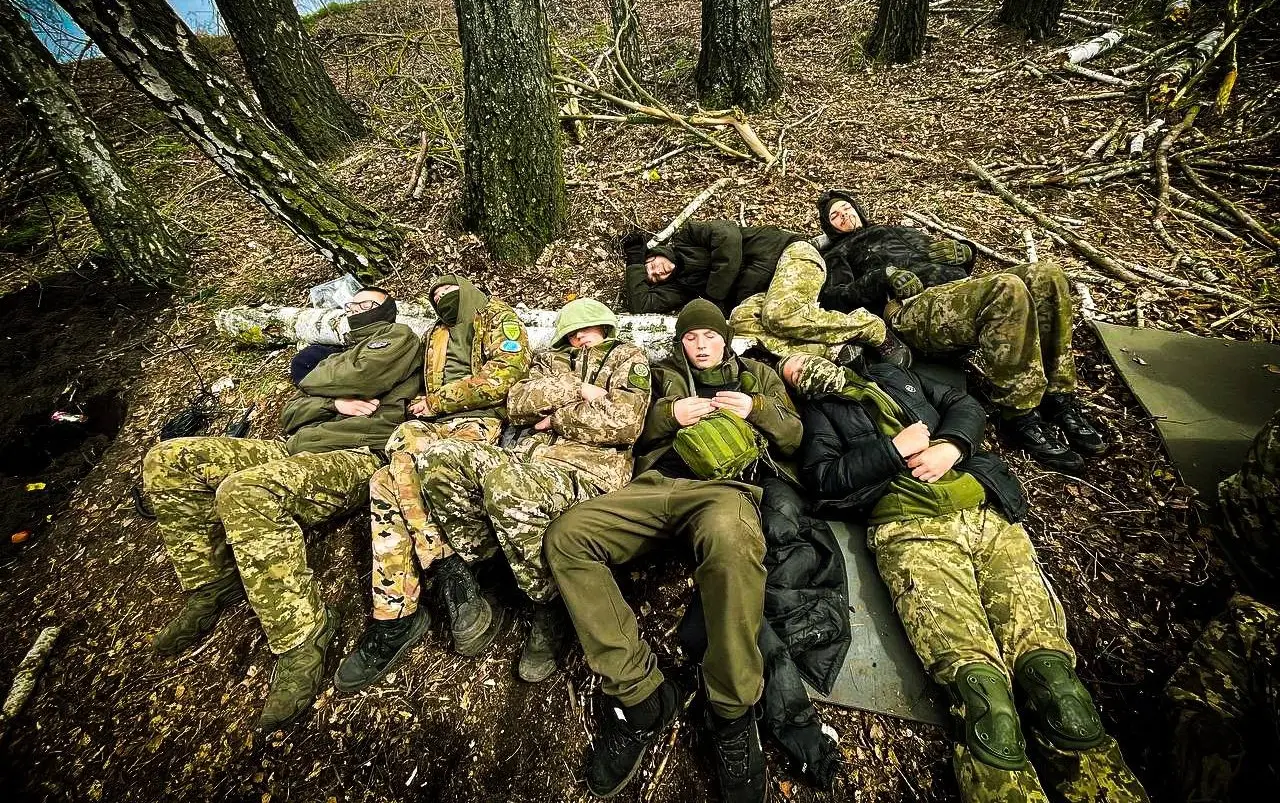 В бой идет одна молодежь: Сырский готовится к новому контрнаступу В бой идет одна молодежь: Сырский готовится к новому контрнаступу