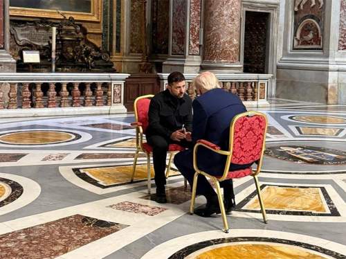 The Sun: Трамп прогнал Макрона со встречи с Зеленским в Ватикане (ВИДЕО)