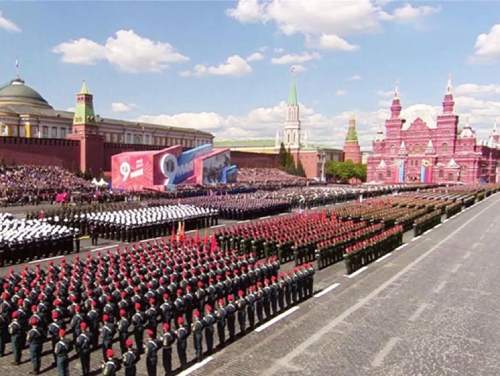 Путин объявил перемирие в дни празднования 80-летия Победы
