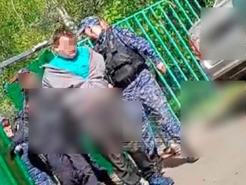 «Хотел вырубить учителей»: в Москве восьмиклассник пришел в школу с палками и трубами, вступив в схватку с бойцами Росгвардии (ФОТО) «Хотел вырубить учителей»: в Москве восьмиклассник пришел в школу с палками и трубами, вступив в схватку с бойцами Росгвардии (ФОТО)