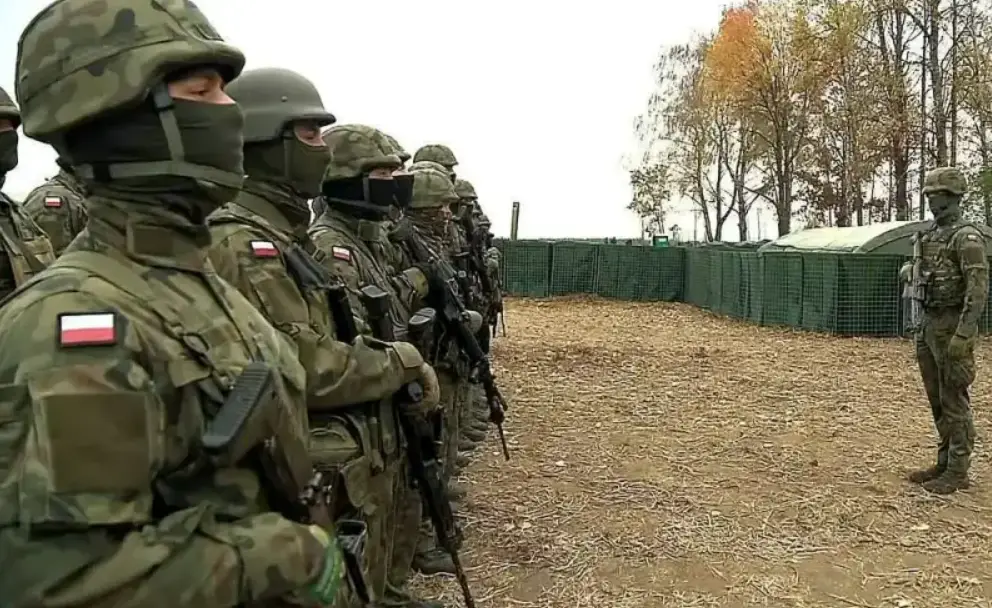 Готовимся к нападению РФ: поляки в стальных бункерах учатся надевать противогазы Готовимся к нападению РФ: поляки в стальных бункерах учатся надевать противогазы