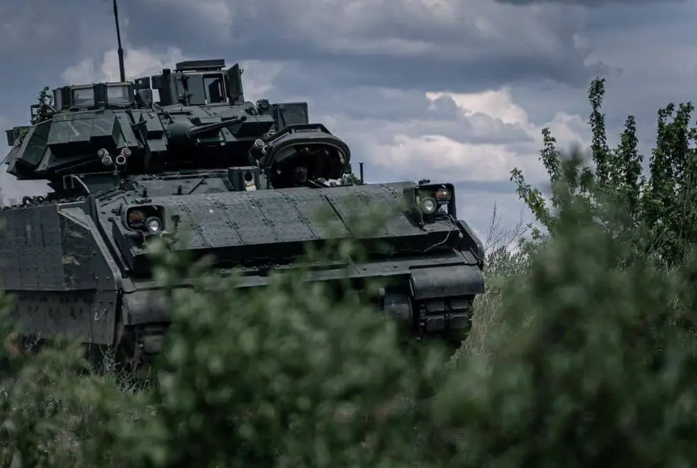 Уничтожение БМП Bradley и штурмовой группы ВСУ на Сумщине показали на видео – нарушения границы России не допущено Уничтожение БМП Bradley и штурмовой группы ВСУ на Сумщине показали на видео – нарушения границы России не допущено