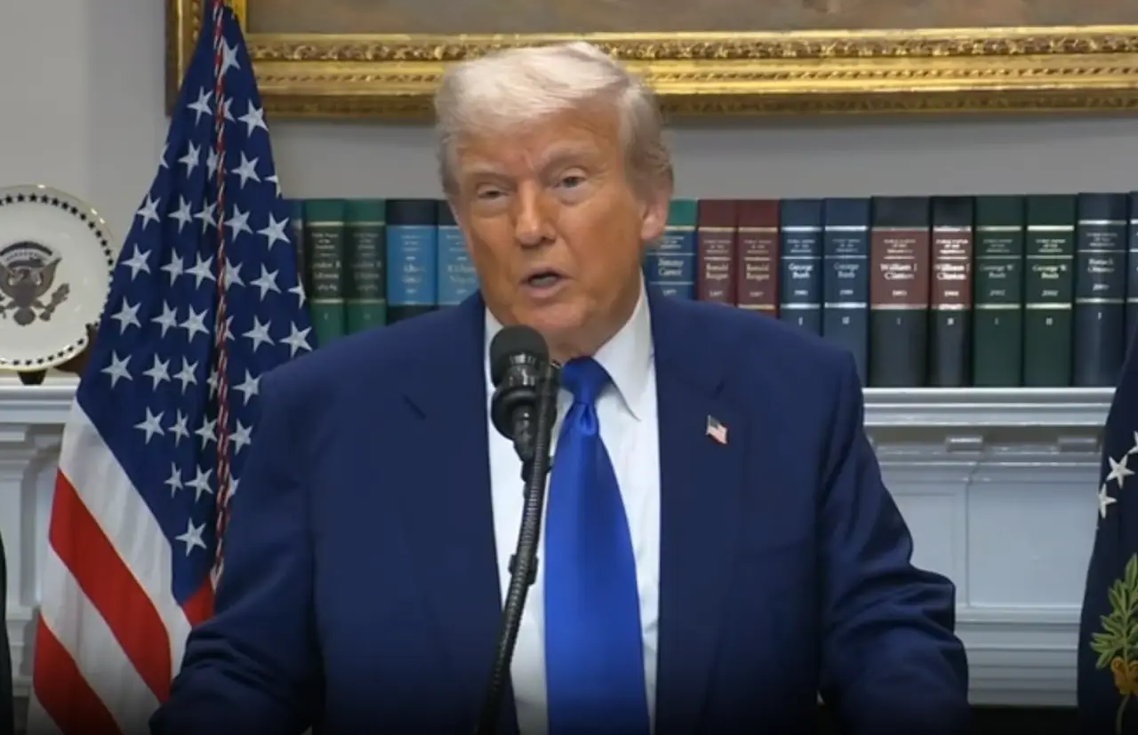 Трамп и Зеленский заявили о готовности прилететь в Стамбул на встречу с Путиным Трамп и Зеленский заявили о готовности прилететь в Стамбул на встречу с Путиным
