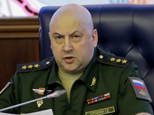 В Сети появилось фото похудевшего в Африке Суровикина с голым торсом (ФОТО)