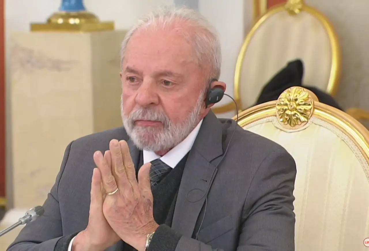 Президент Бразилии вернулся в Москву уговаривать Путина на встречу с Зеленским Президент Бразилии вернулся в Москву уговаривать Путина на встречу с Зеленским