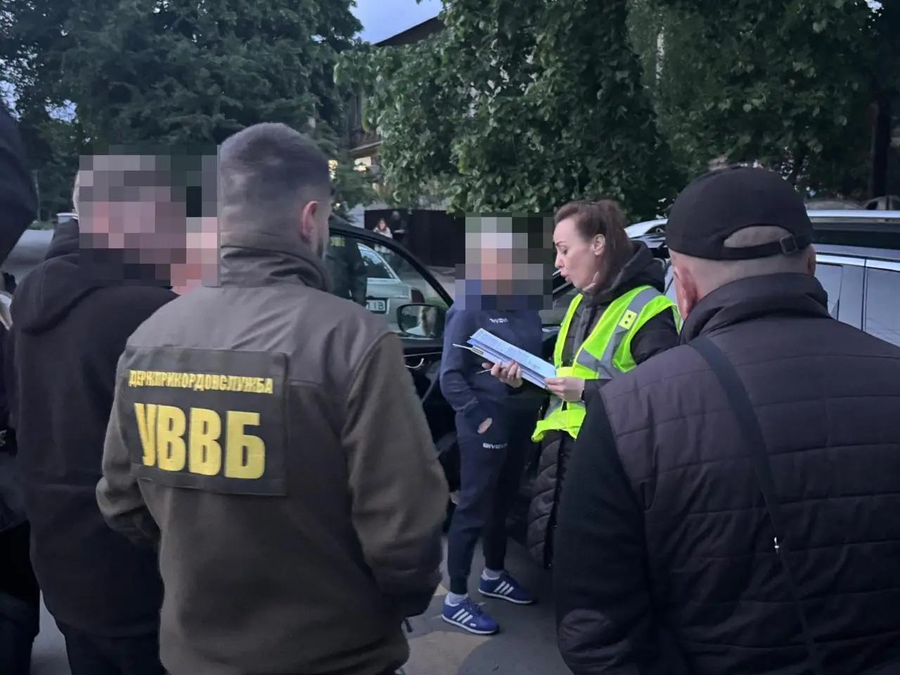 «Вместо прямых обязанностей»: на Украине арестовали учительницу географии, помогавшую мужчинам бежать из страны