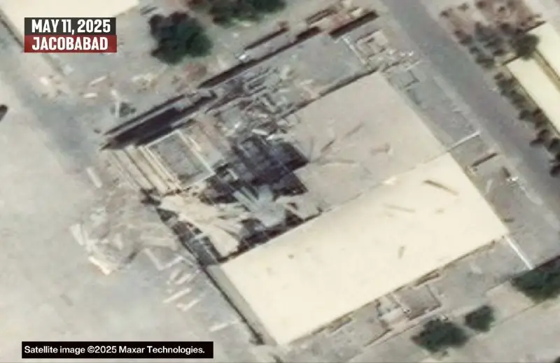 Показаны последствия индийских ударов по авиабазам в Пакистане