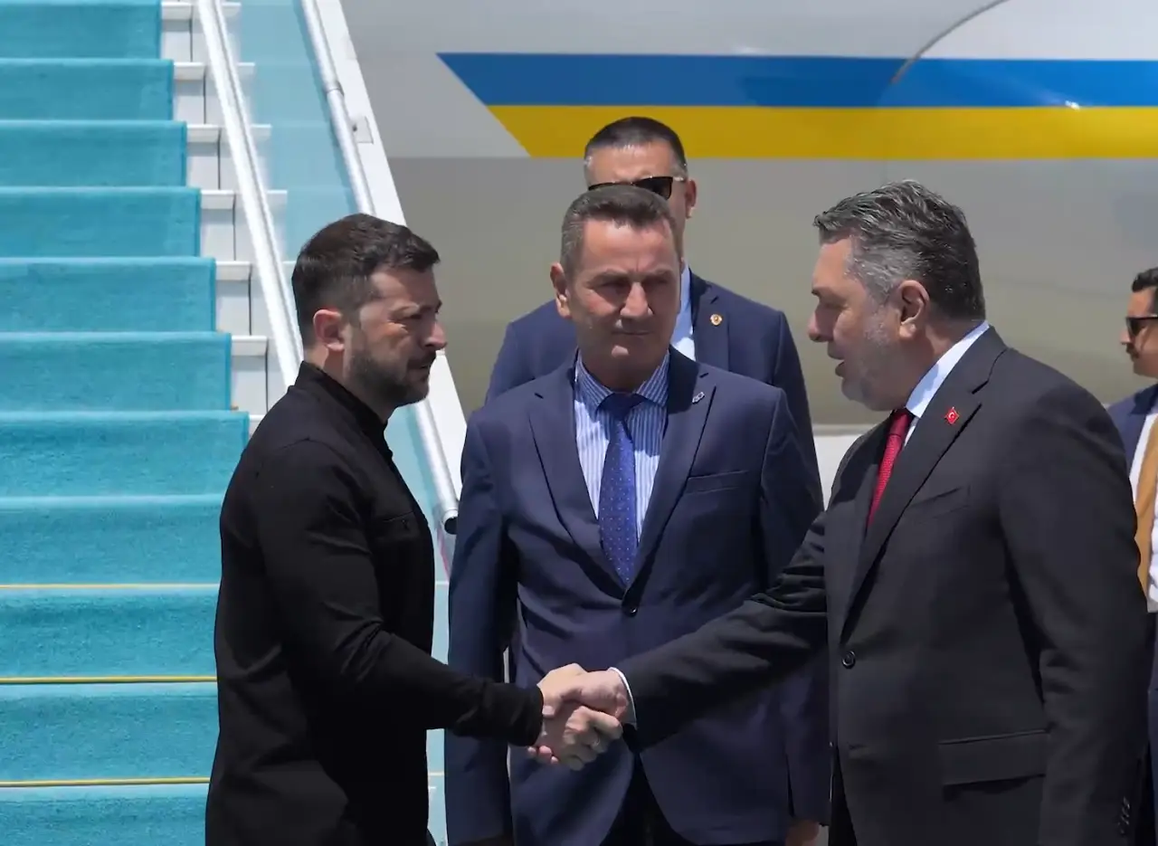 «Зеленский своим приездом в Турцию сорвал встречу Путина и Трампа»