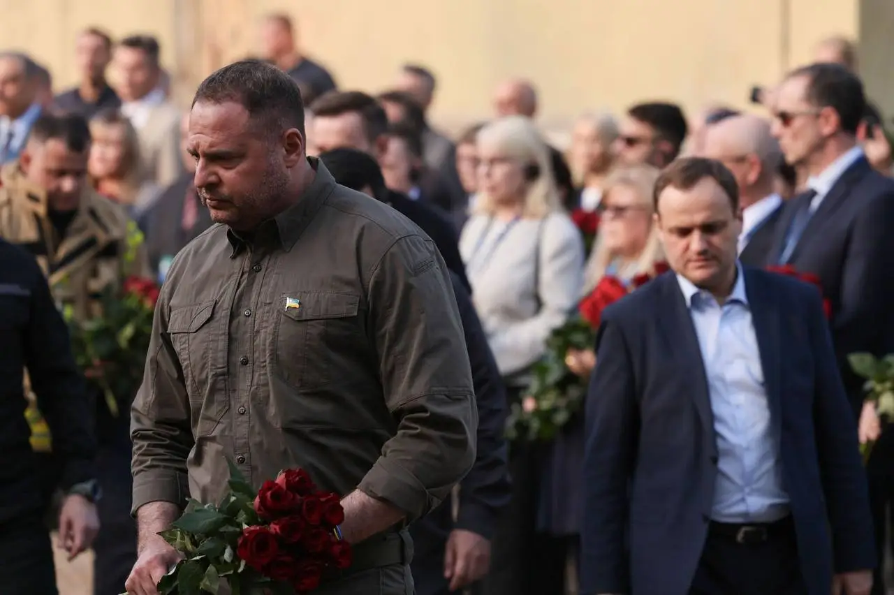 Умереть вдали от Украины: главу офиса Зеленского заподозрили в покупке участка на элитном кладбище в Париже