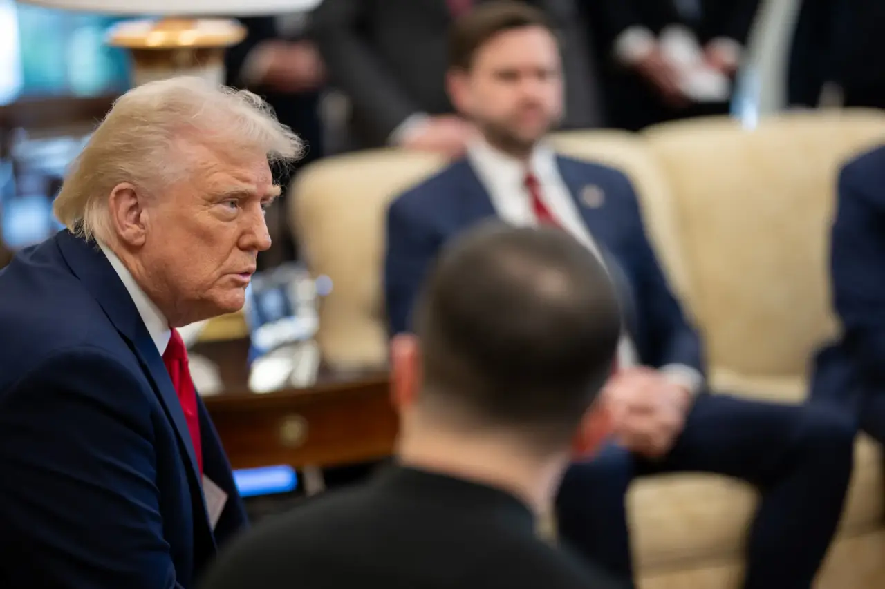Трамп скоро станет Байденом, и начнет рассматривать Путина как проблему – сенатор Маккол Трамп скоро станет Байденом, и начнет рассматривать Путина как проблему – сенатор Маккол