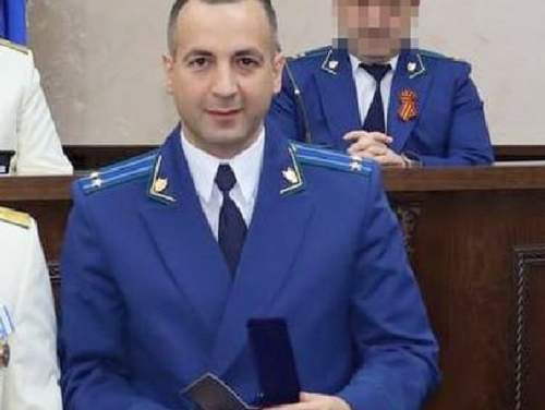 Прокурора из Северной Осетии осудили за изнасилование подчиненной в его кабинете