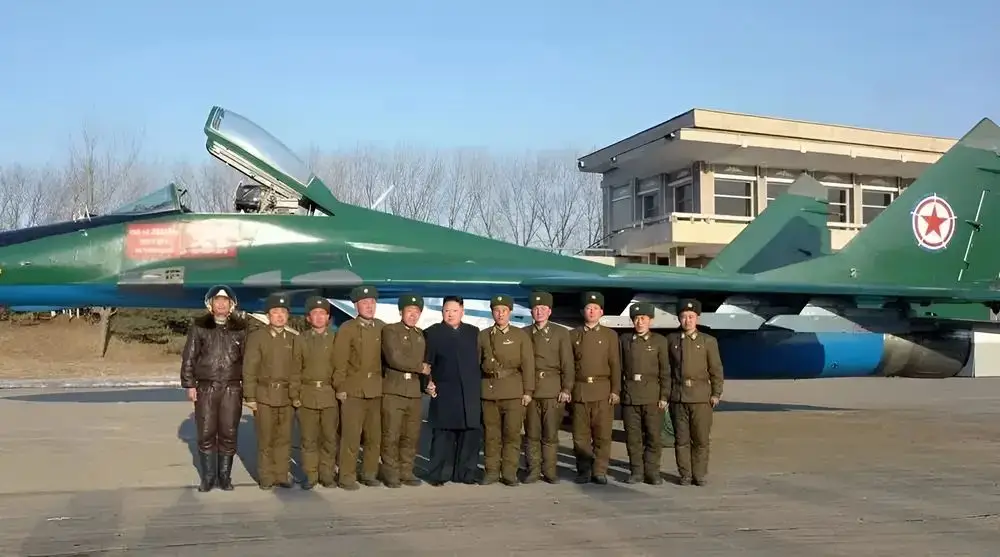 Ким Чен Ын заявил о радикальном переломе «в готовности к вступлению в войну» Ким Чен Ын заявил о радикальном переломе «в готовности к вступлению в войну»